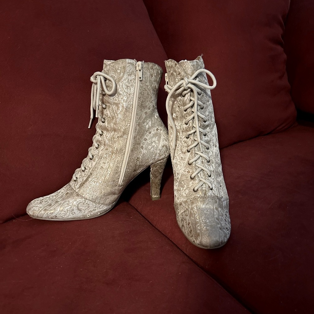 Size 9 Women Brocade offwhite/gold short dress boots great 4 wedding 3&1/2” heel